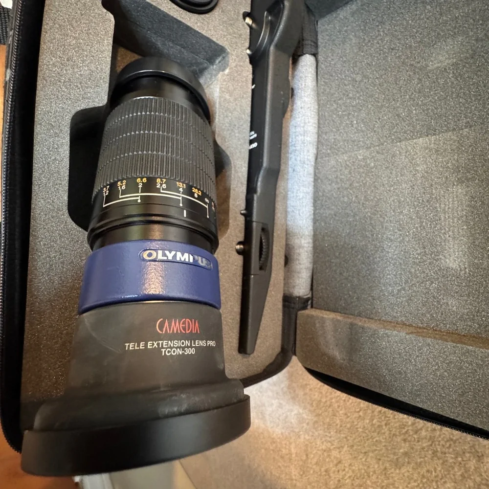 Olympus CAMEDIA Tele Extension‎ Lens Pro TCON-300 with Case